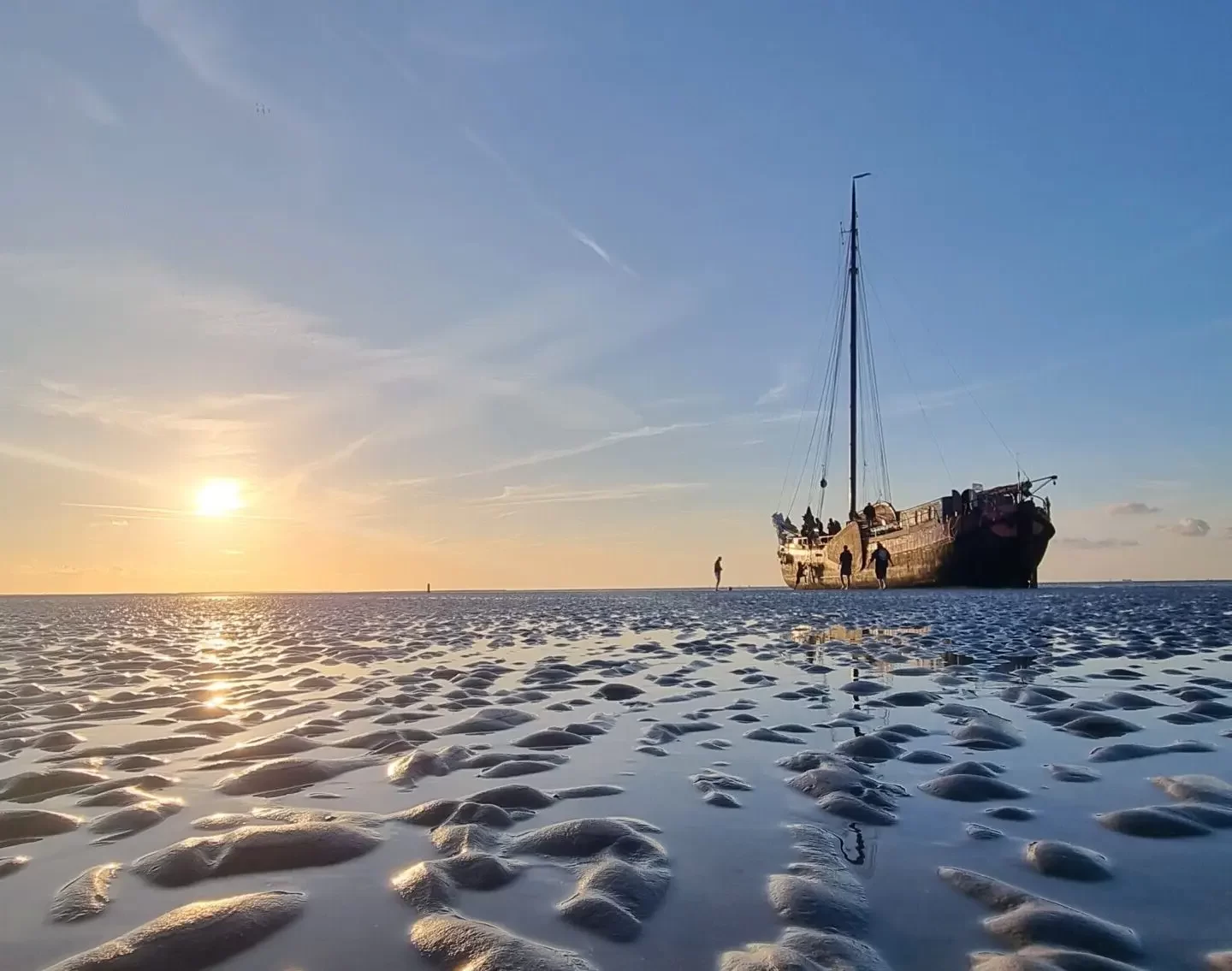 Tijdens een weekend zeilen droogliggen op de Waddenzee