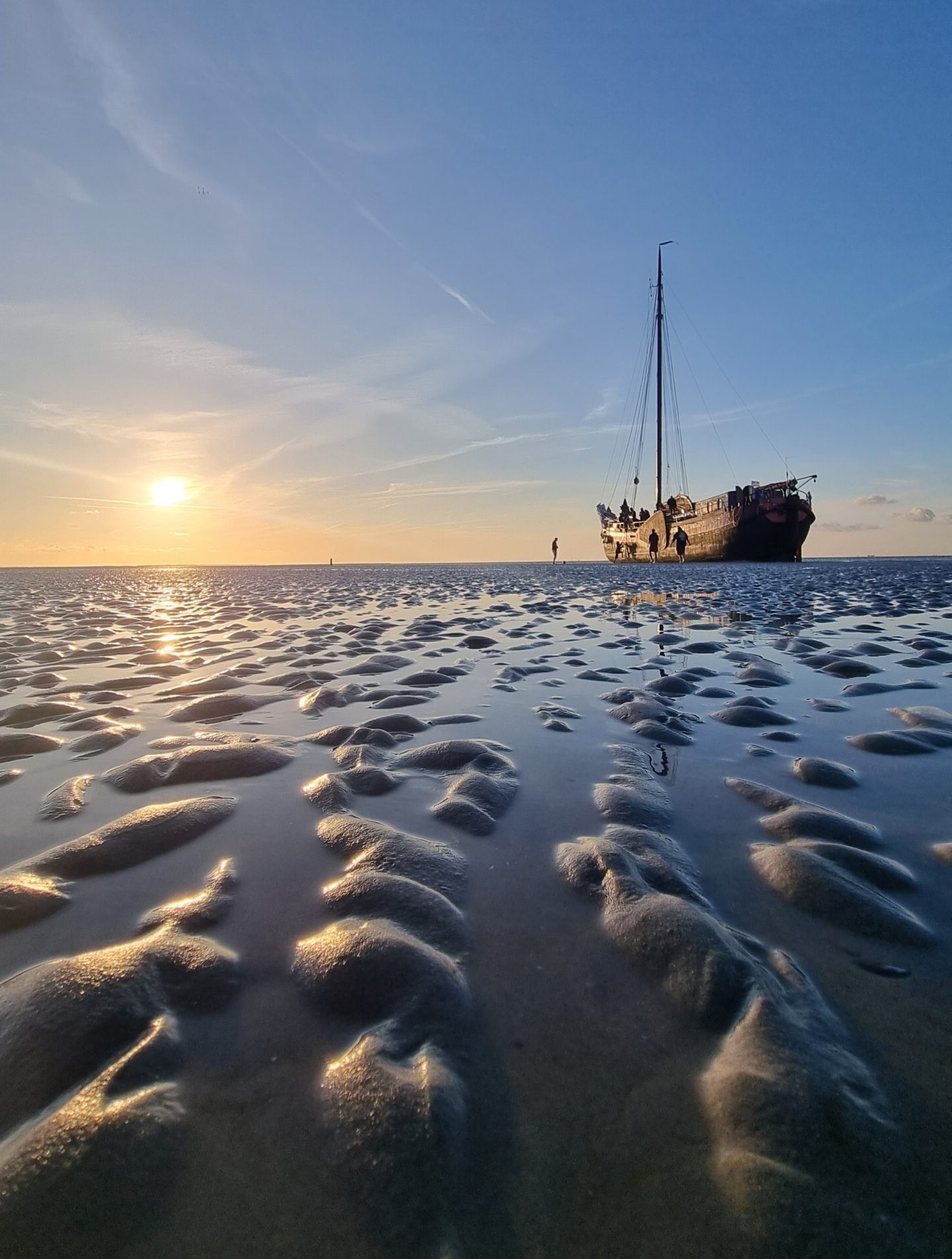 Tijdens een weekend zeilen droogliggen op de Waddenzee